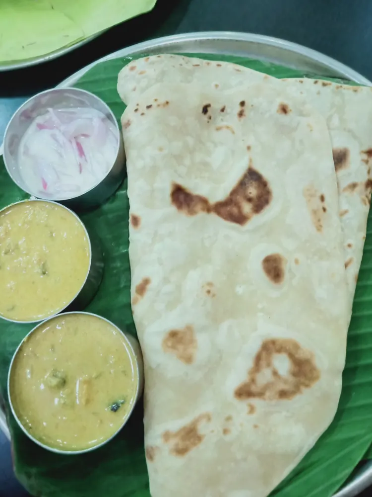Chapati served with vegetable kurma